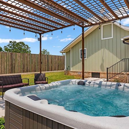 Blumenhaus Sleeps 6 Full Kitchen Plus Hot Tub Fredericksburg Buitenkant foto