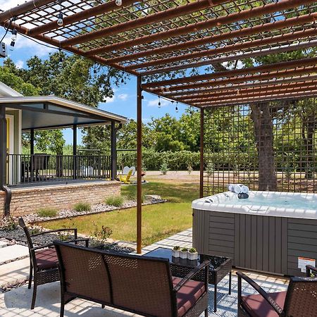Blumenhaus Sleeps 6 Full Kitchen Plus Hot Tub Fredericksburg Buitenkant foto