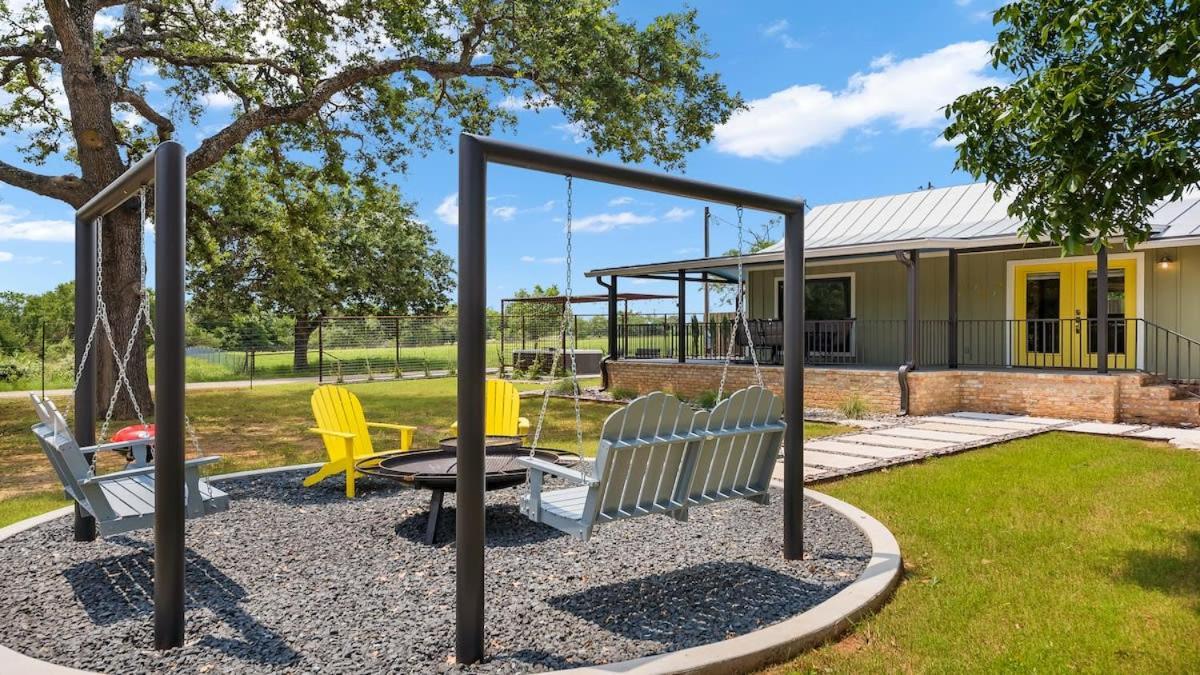 Blumenhaus Sleeps 6 Full Kitchen Plus Hot Tub Fredericksburg Buitenkant foto