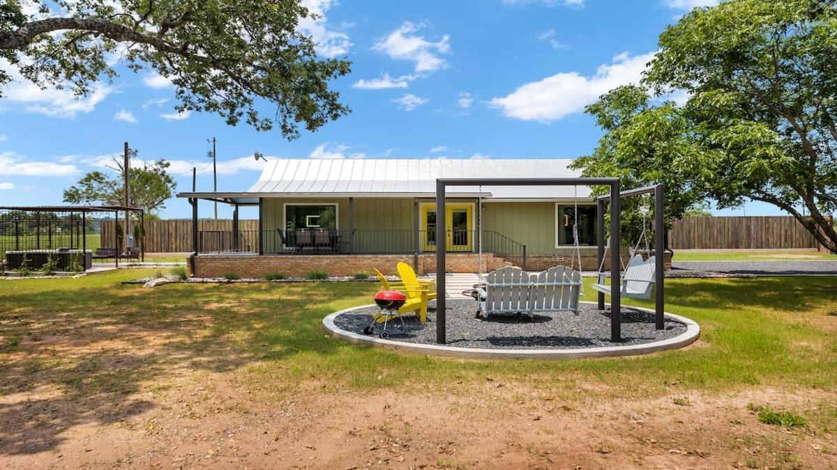 Blumenhaus Sleeps 6 Full Kitchen Plus Hot Tub Fredericksburg Buitenkant foto