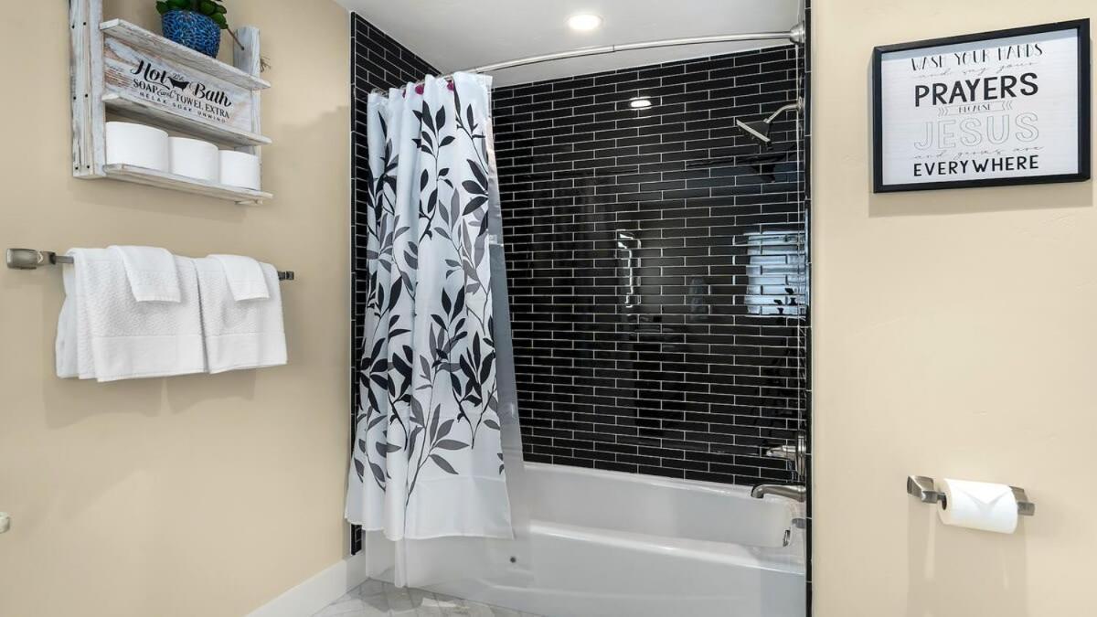 Blumenhaus Sleeps 6 Full Kitchen Plus Hot Tub Fredericksburg Buitenkant foto