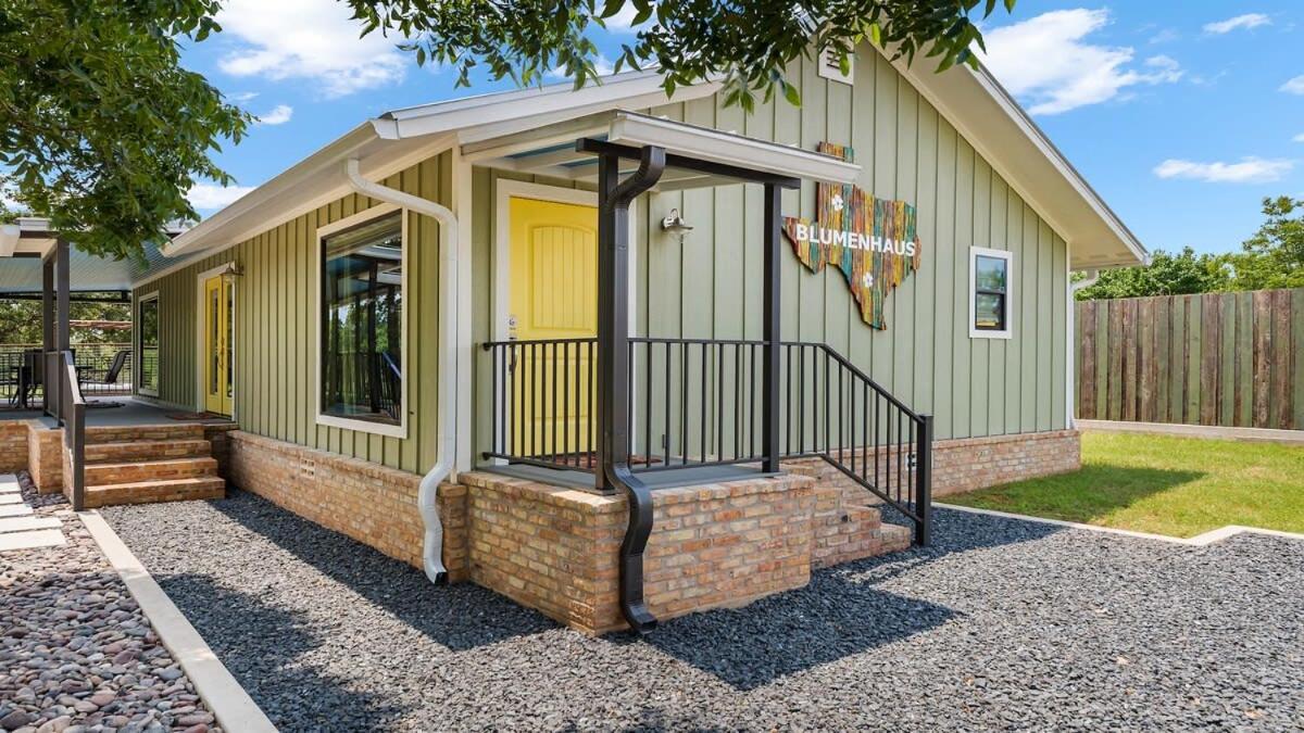 Blumenhaus Sleeps 6 Full Kitchen Plus Hot Tub Fredericksburg Buitenkant foto