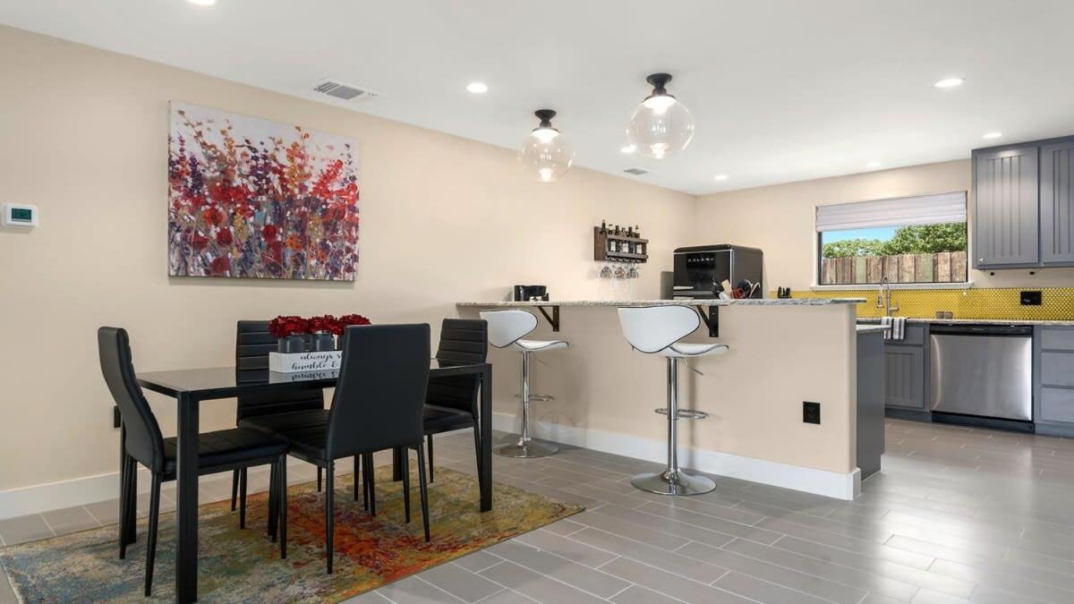 Blumenhaus Sleeps 6 Full Kitchen Plus Hot Tub Fredericksburg Buitenkant foto