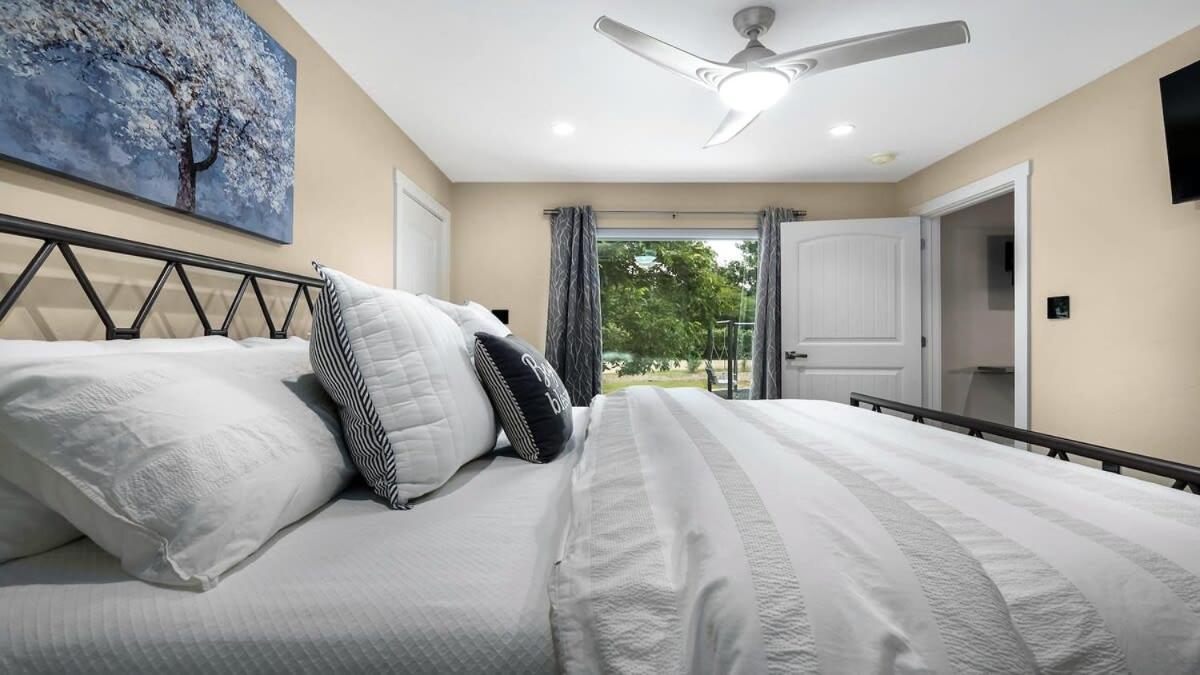 Blumenhaus Sleeps 6 Full Kitchen Plus Hot Tub Fredericksburg Buitenkant foto