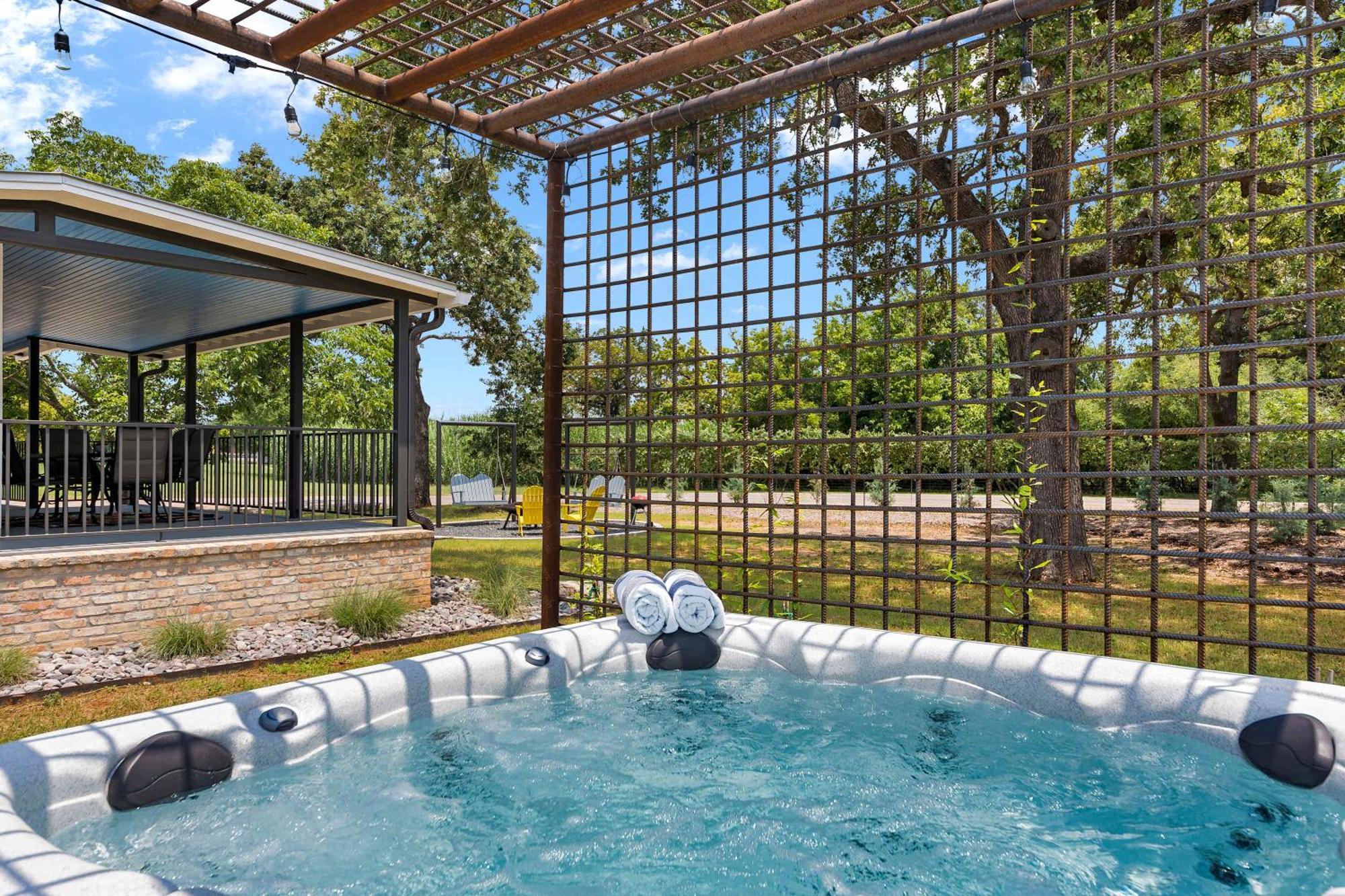 Blumenhaus Sleeps 6 Full Kitchen Plus Hot Tub Fredericksburg Buitenkant foto