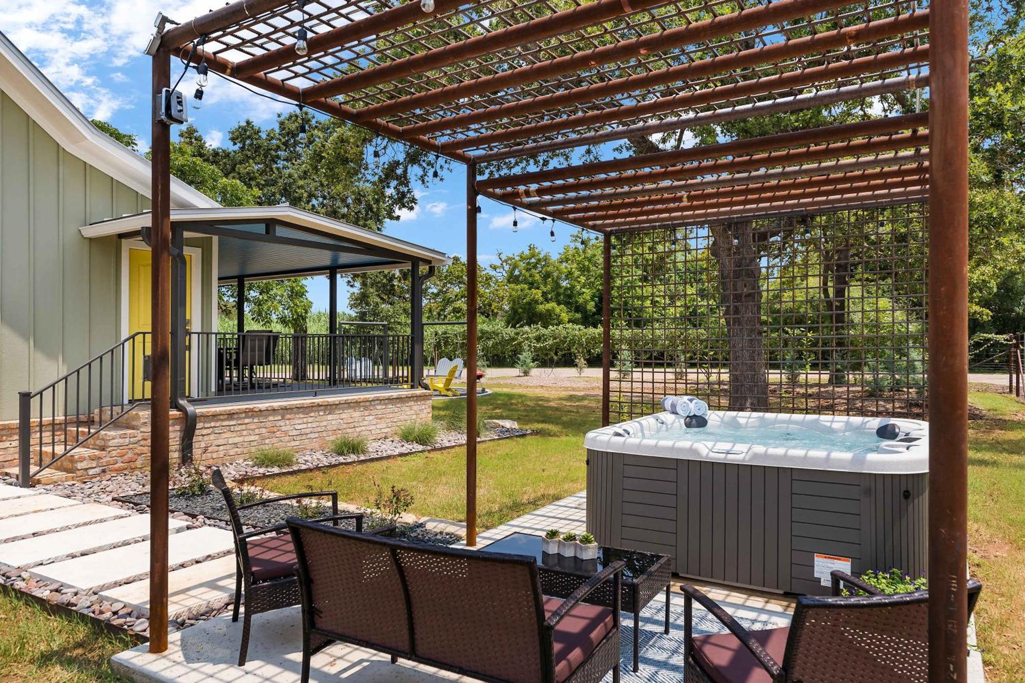 Blumenhaus Sleeps 6 Full Kitchen Plus Hot Tub Fredericksburg Buitenkant foto